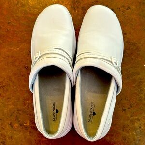 Nurse Mate white nursing shoes